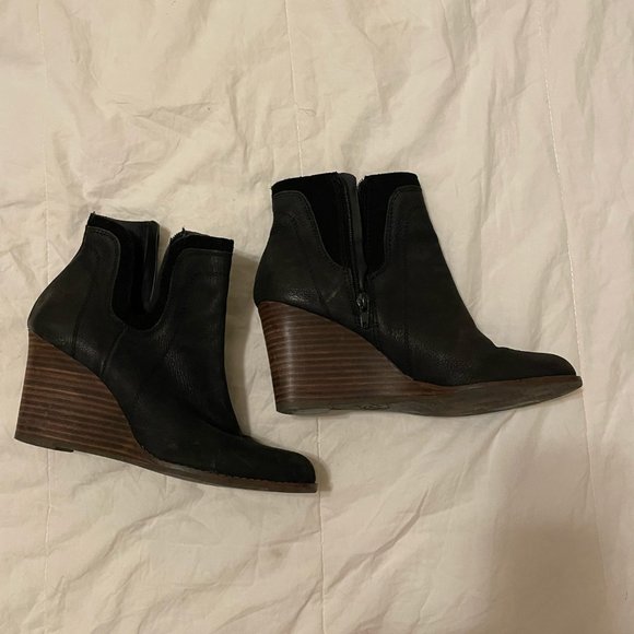 Lucky Brand Yenata Black Leather Zip High Wedge Heel Ankle Boots Womens Size 7.5 - Picture 2 of 7